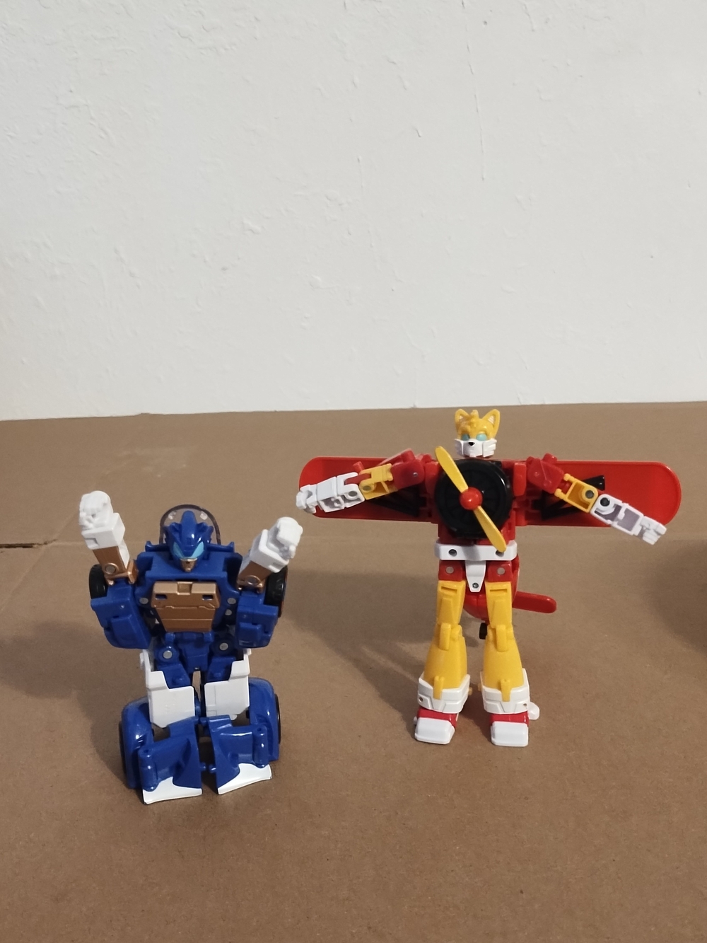 Transformers Collaborative Sonic the Hedgehog Wingtail and Blue Booster